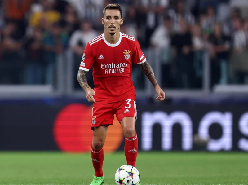 hậu vệ tấn công Alex Grimaldo hiệu quả nhất Bundesliga